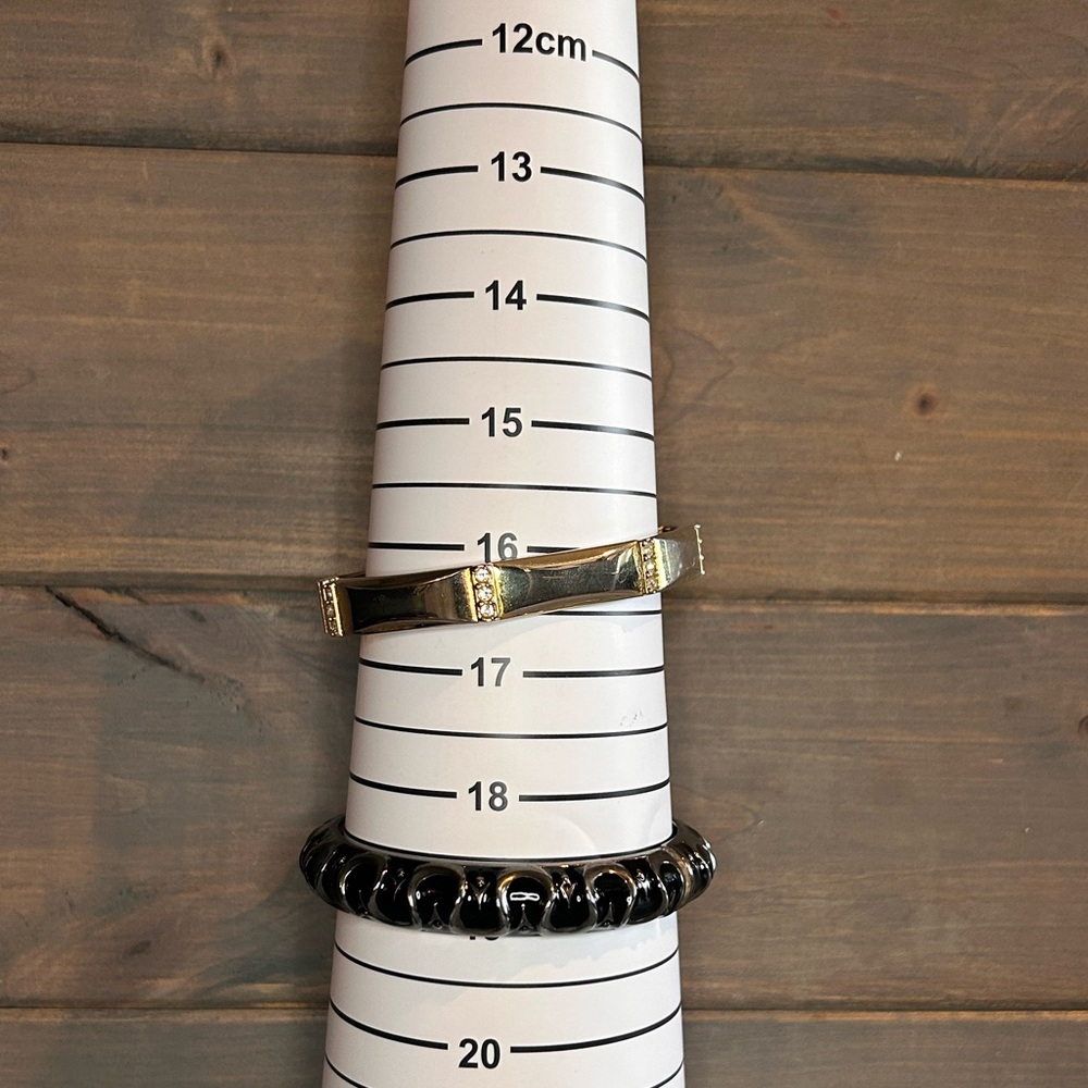 Bundle Of 4 Hinged Bangles - Picture 6 of 8